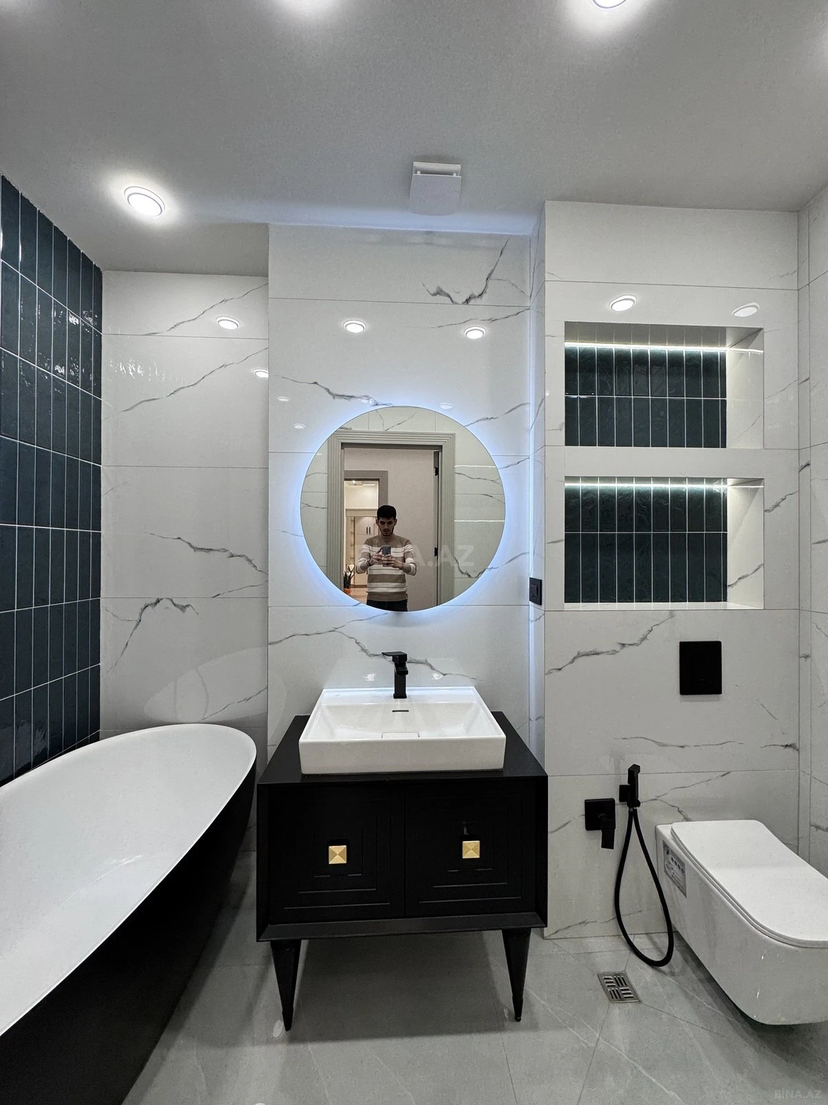 Satılır 3 otaqlı mənzil 140 m²