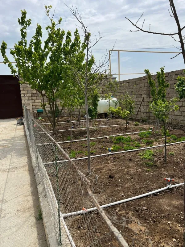 Satılır 4 otaqlı həyət evi 200 m²