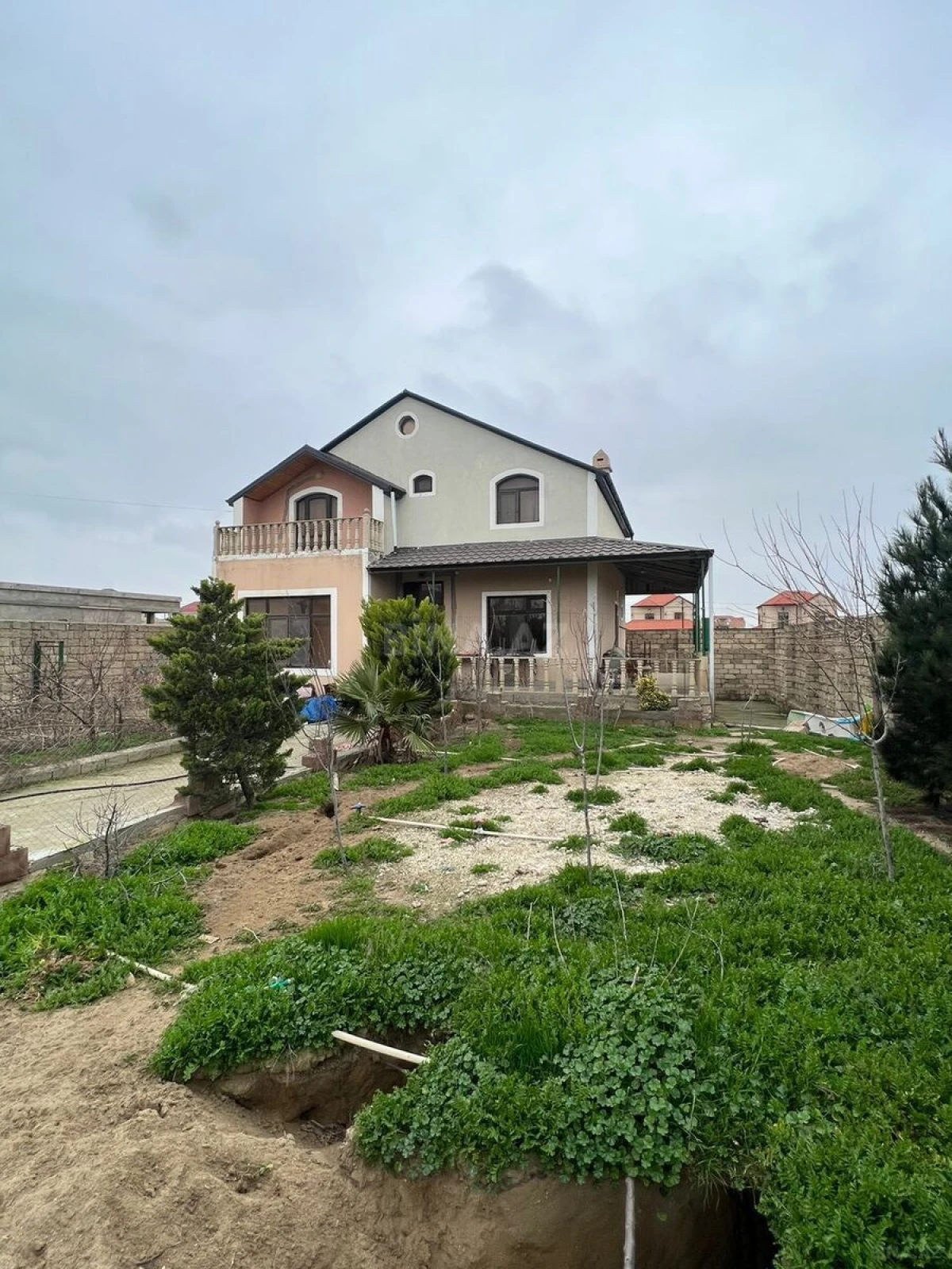 Satılır 4 otaqlı həyət evi 200 m²