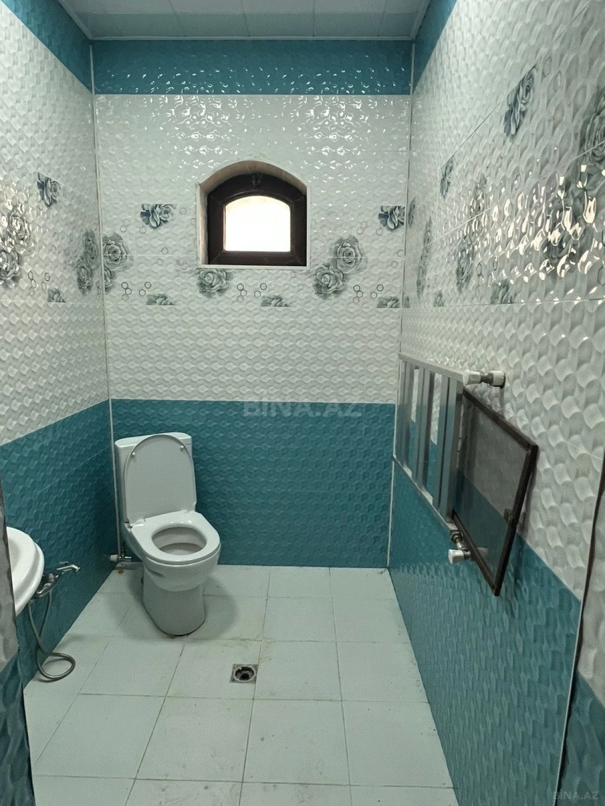 Satılır 4 otaqlı həyət evi 200 m²