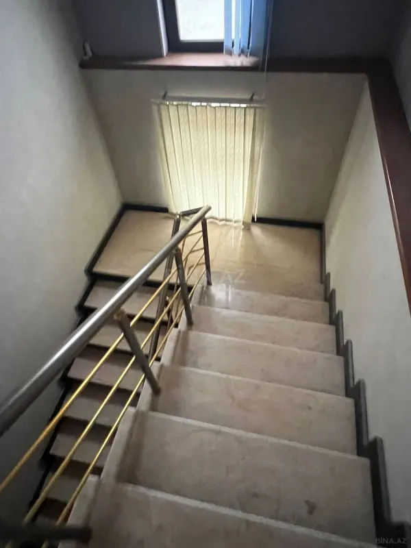 Satılır 4 otaqlı həyət evi 200 m²