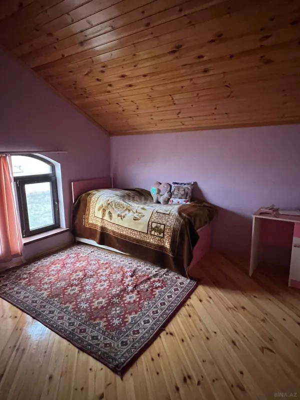 Satılır 4 otaqlı həyət evi 200 m²