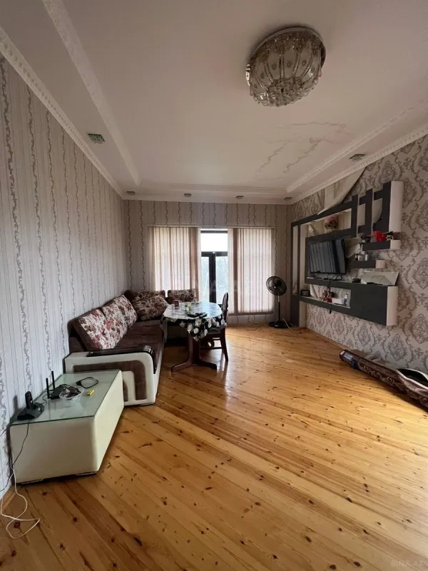 Satılır 4 otaqlı həyət evi 200 m²