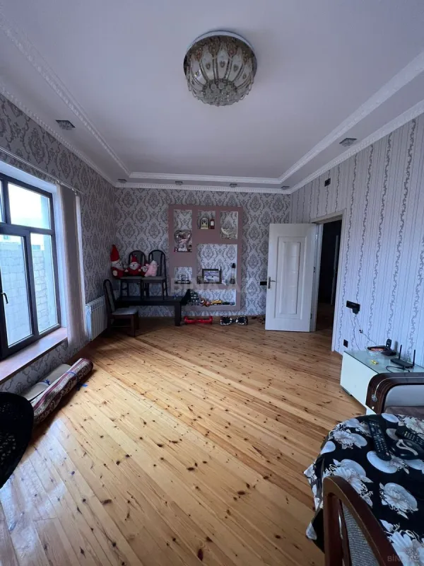Satılır 4 otaqlı həyət evi 200 m²
