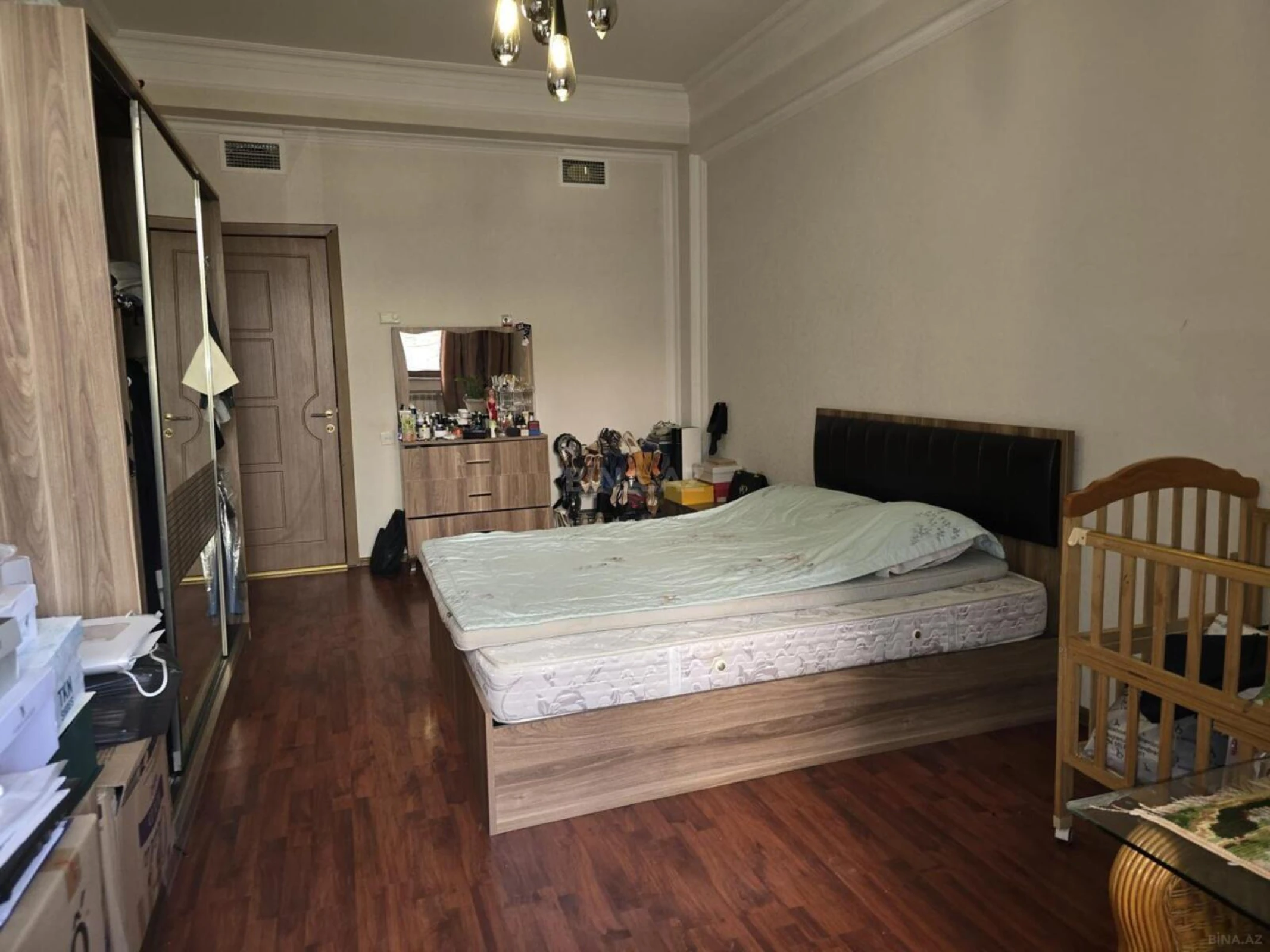 Satılır 4 otaqlı mənzil 161 m²