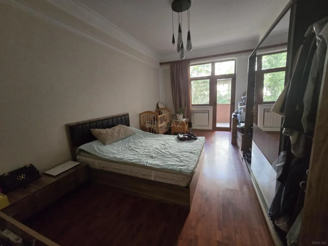 Satılır 4 otaqlı mənzil 161 m²