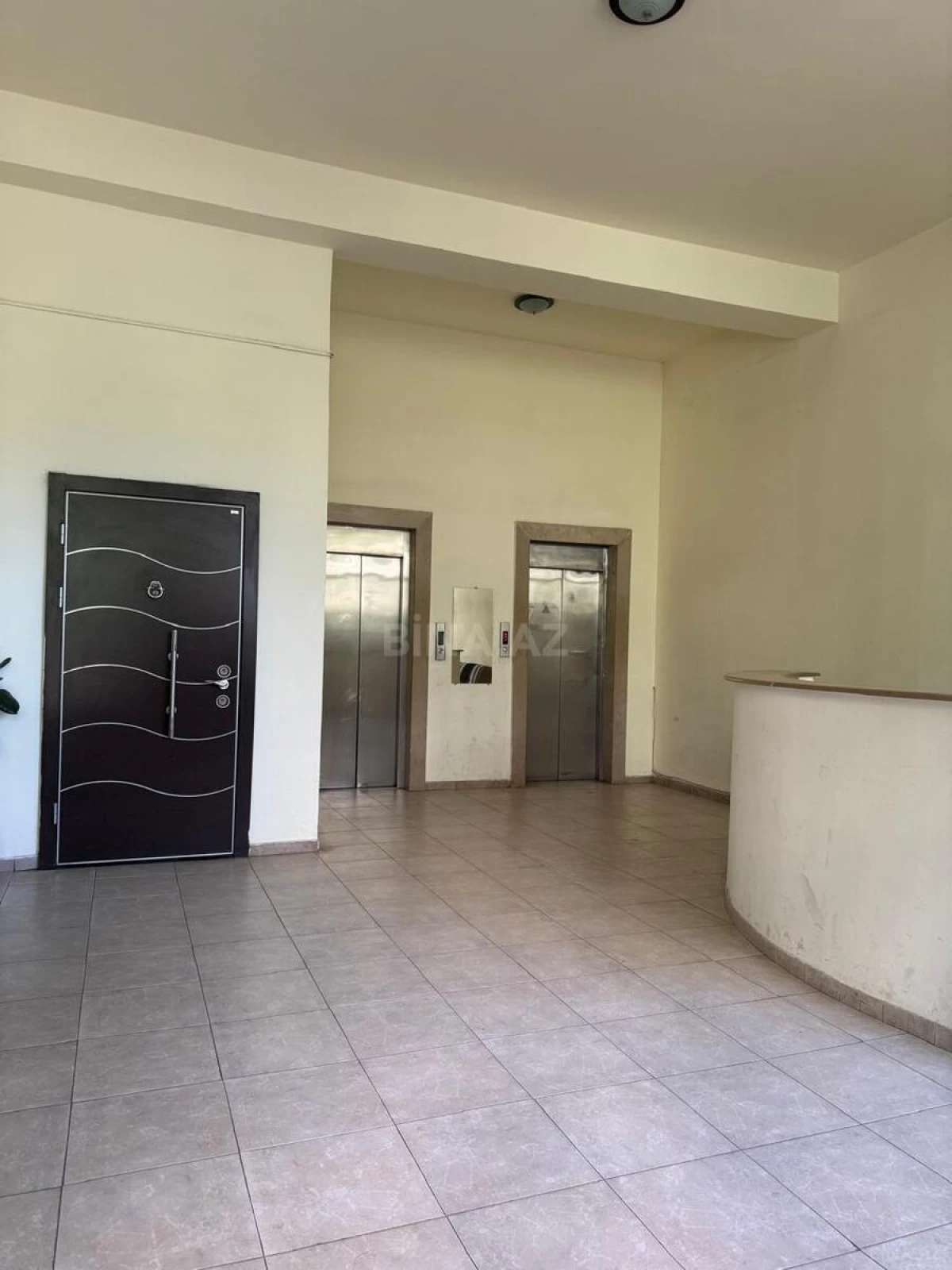 Satılır 4 otaqlı mənzil 161 m²