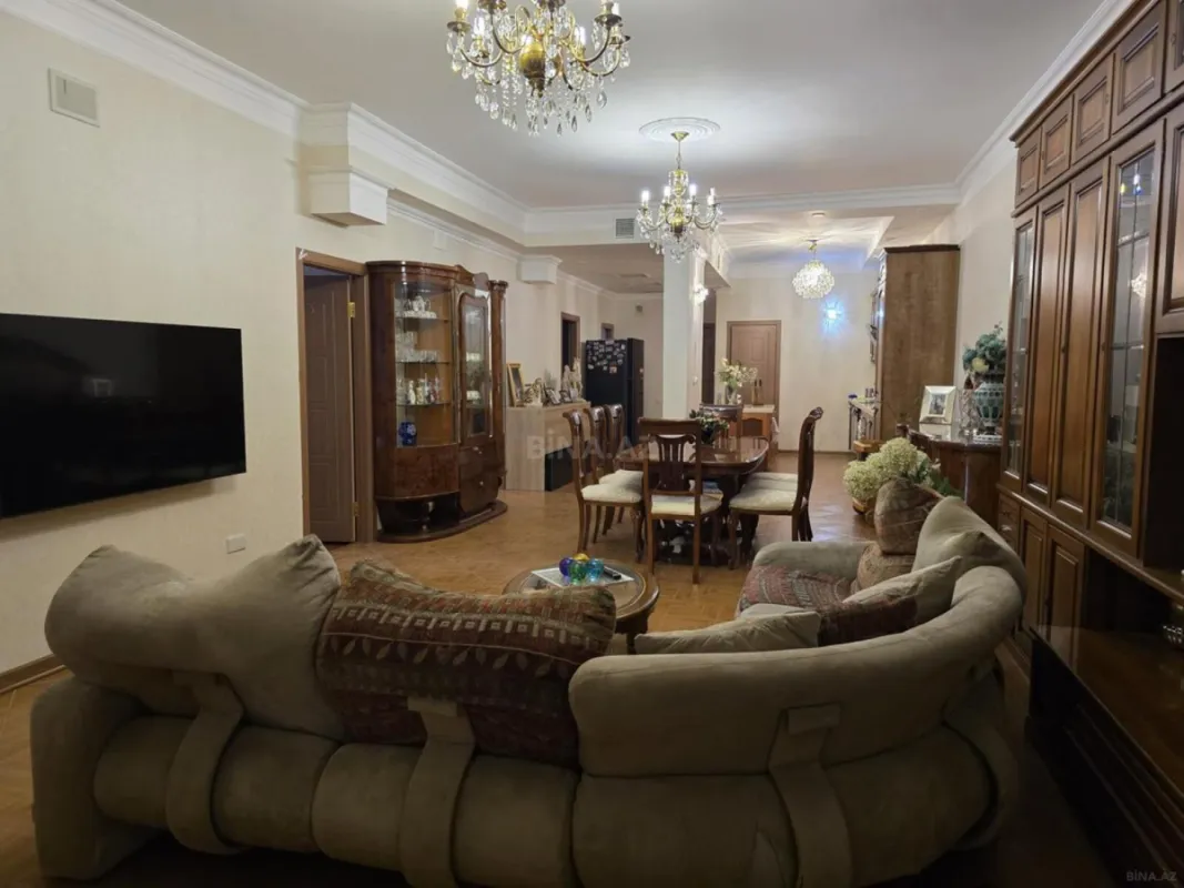 Satılır 4 otaqlı mənzil 161 m²