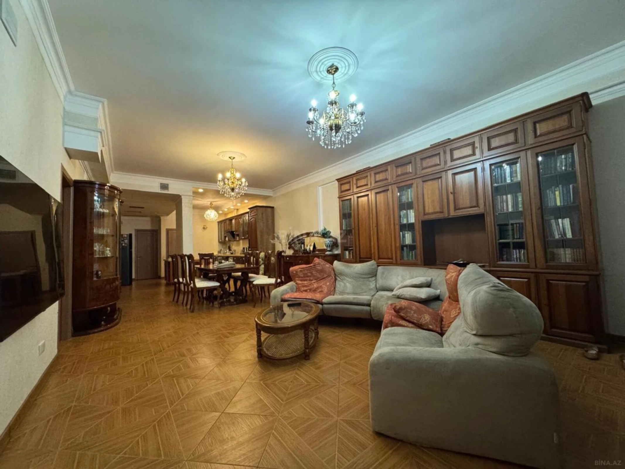 Satılır 4 otaqlı mənzil 161 m²
