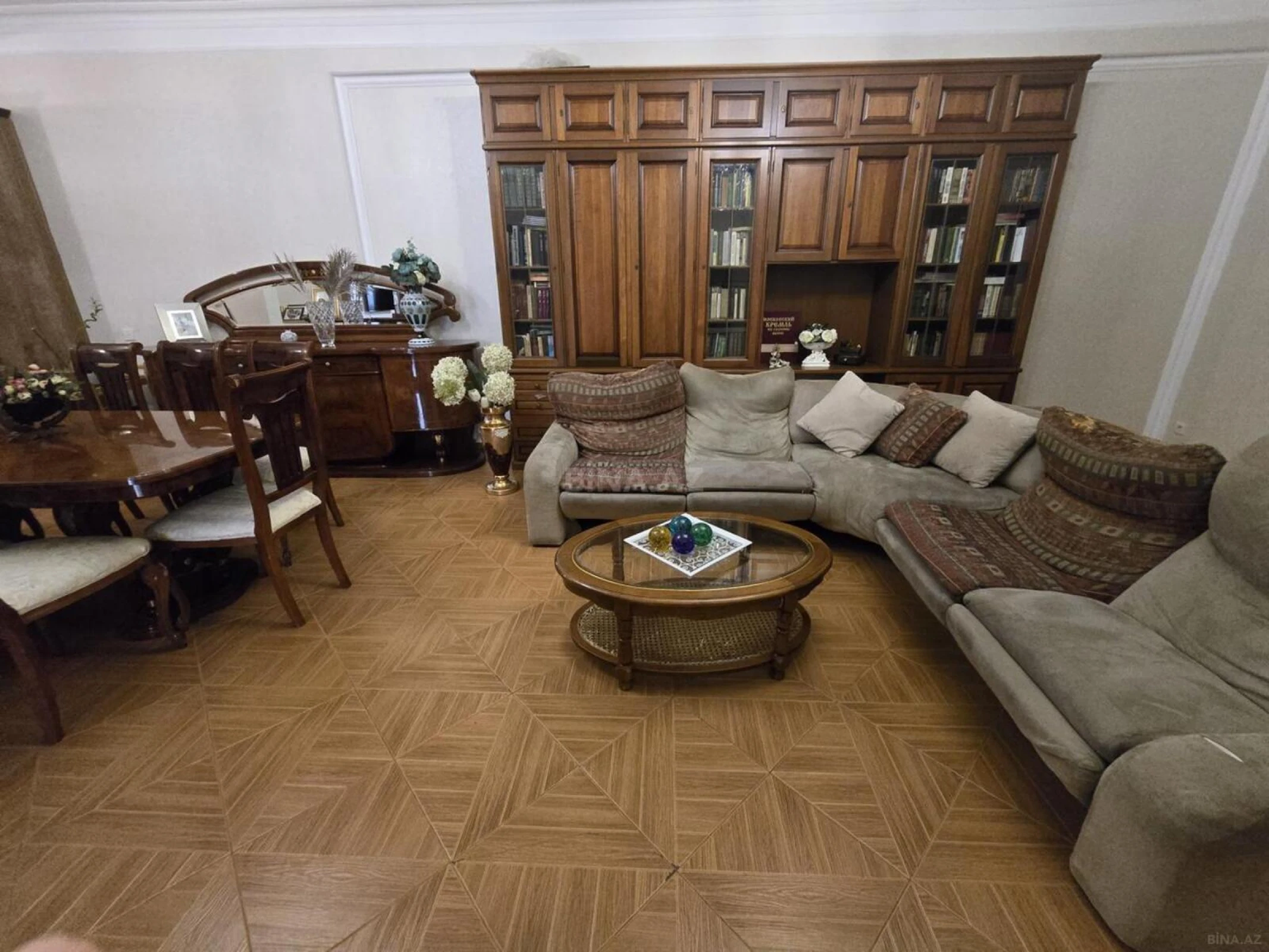 Satılır 4 otaqlı mənzil 161 m²