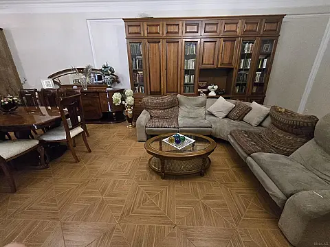 Satılır 4 otaqlı mənzil 161 m²