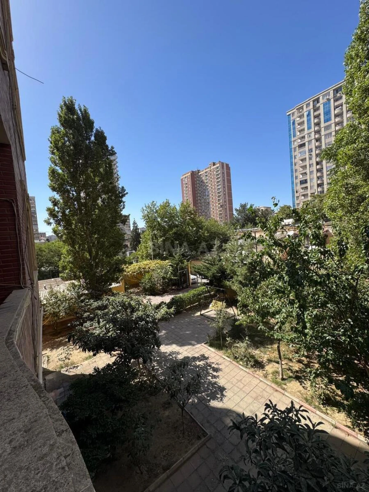 Satılır 4 otaqlı mənzil 161 m²