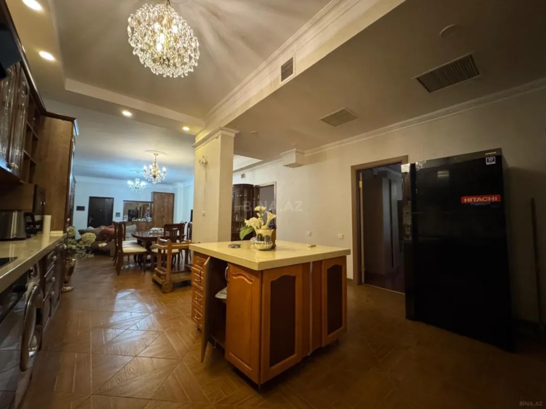 Satılır 4 otaqlı mənzil 161 m²