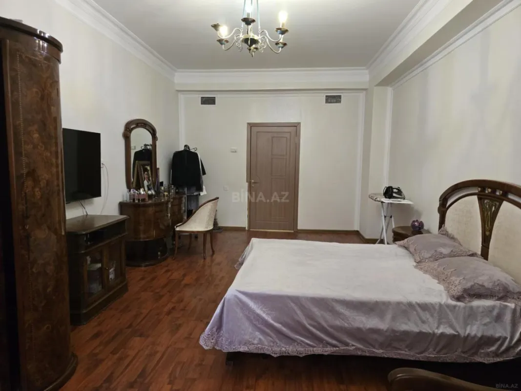 Satılır 4 otaqlı mənzil 161 m²