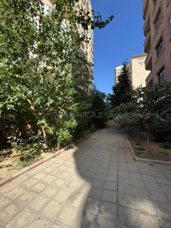 Satılır 4 otaqlı mənzil 161 m²