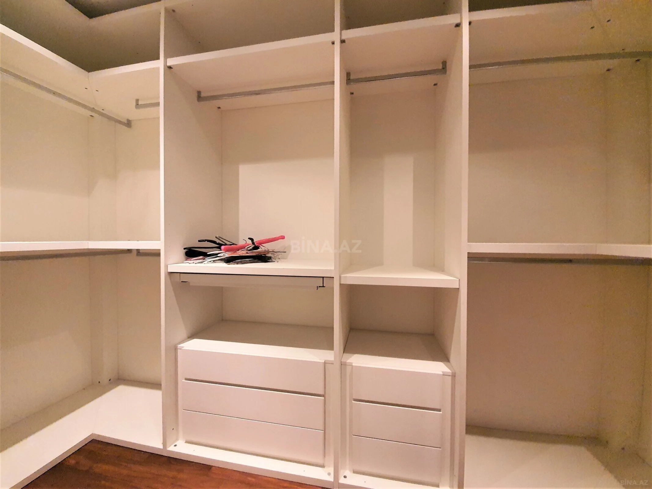 Kirayə verilir 3 otaqlı mənzil 200 m²