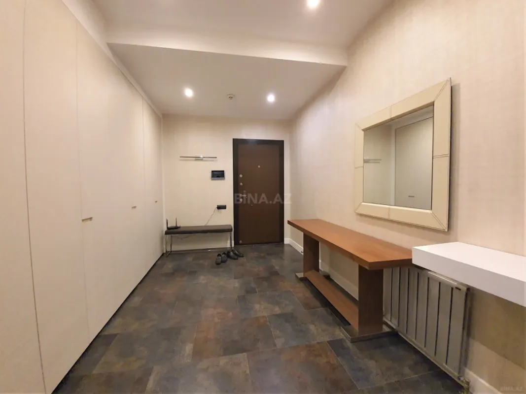 Kirayə verilir 3 otaqlı mənzil 200 m²