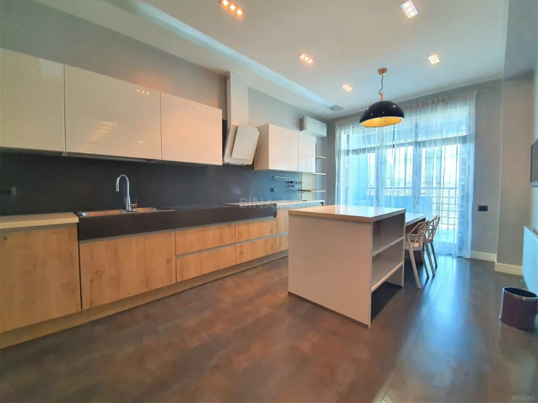 Kirayə verilir 3 otaqlı mənzil 200 m²