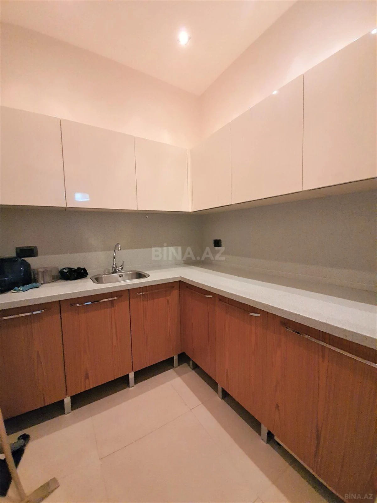 Kirayə verilir 3 otaqlı mənzil 200 m²