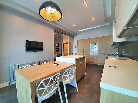 Kirayə verilir 3 otaqlı mənzil 200 m²