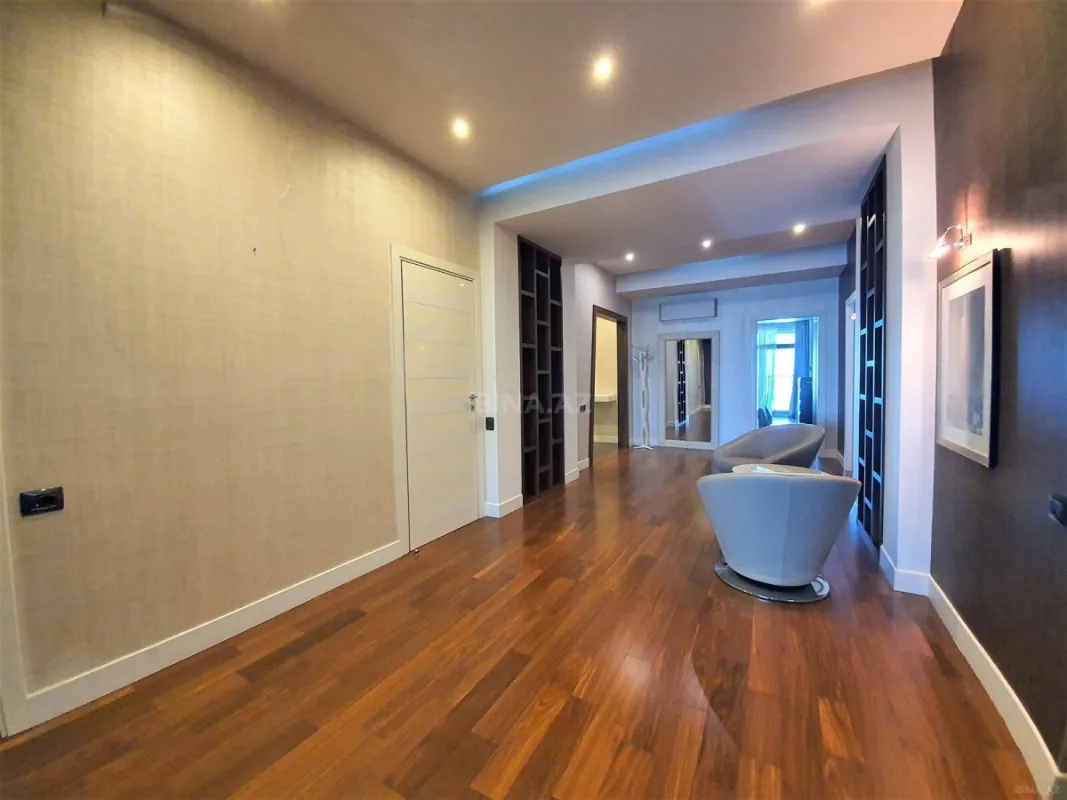 Kirayə verilir 3 otaqlı mənzil 200 m²