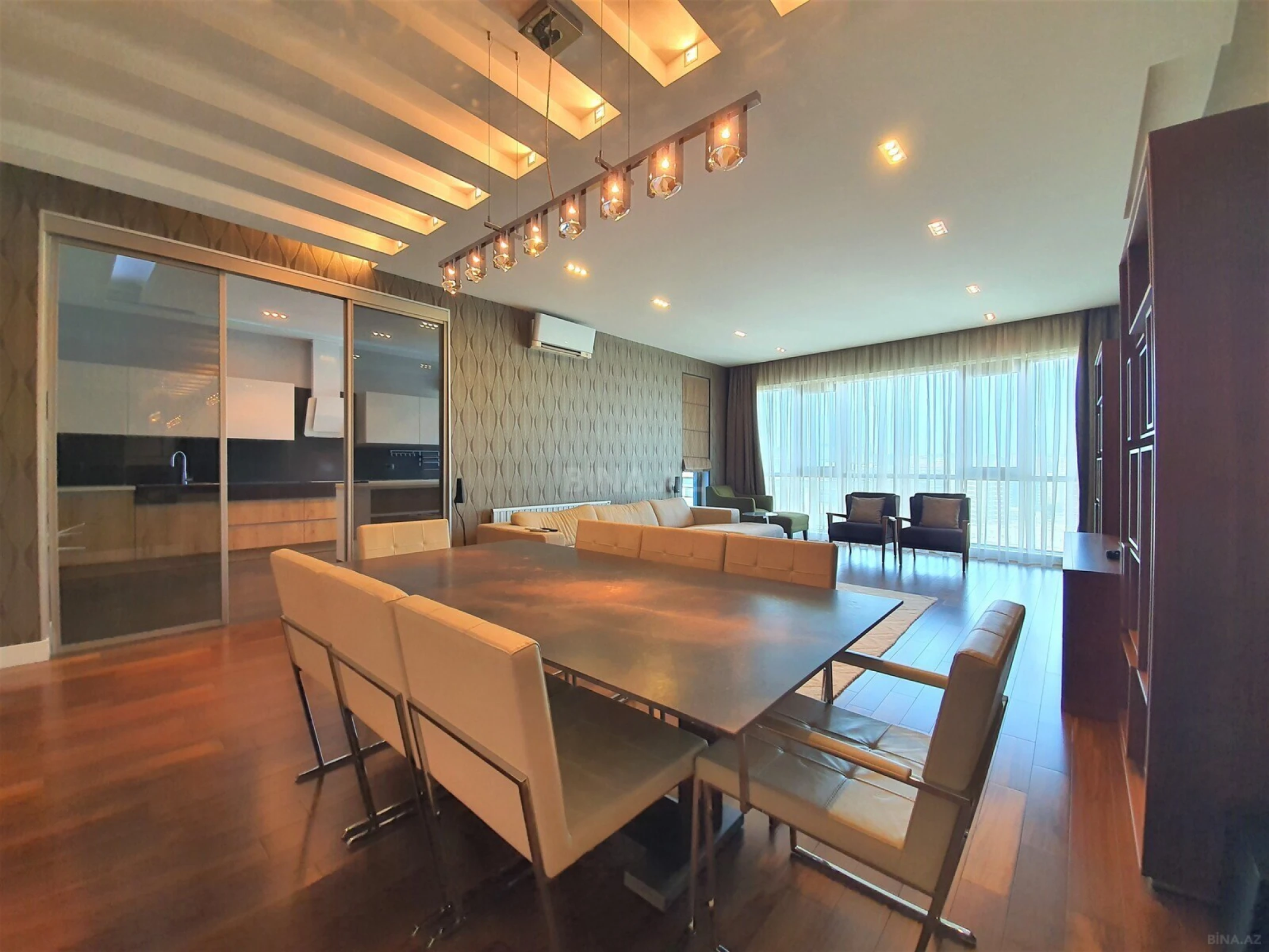 Kirayə verilir 3 otaqlı mənzil 200 m²