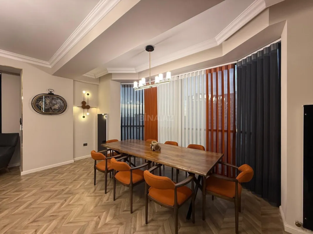 Kirayə verilir 3 otaqlı mənzil 145 m²