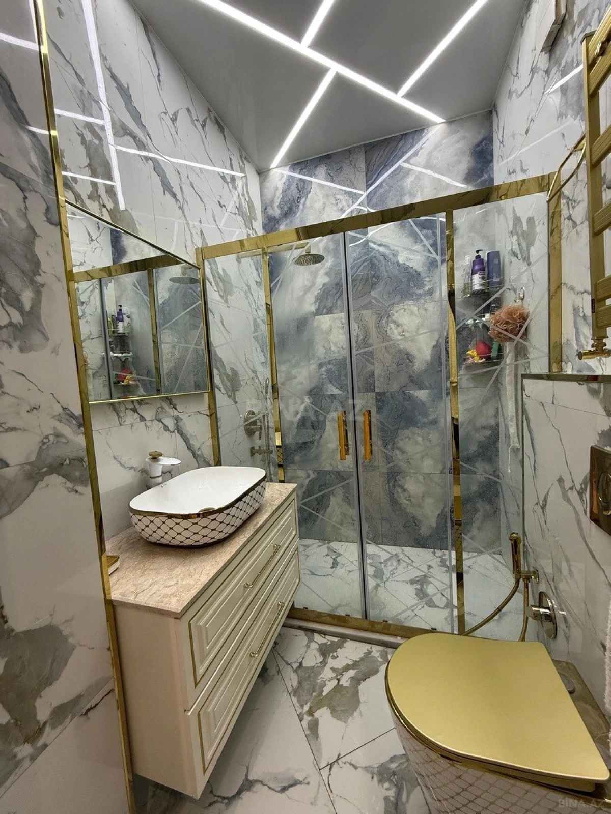 Kirayə verilir 3 otaqlı mənzil 145 m²