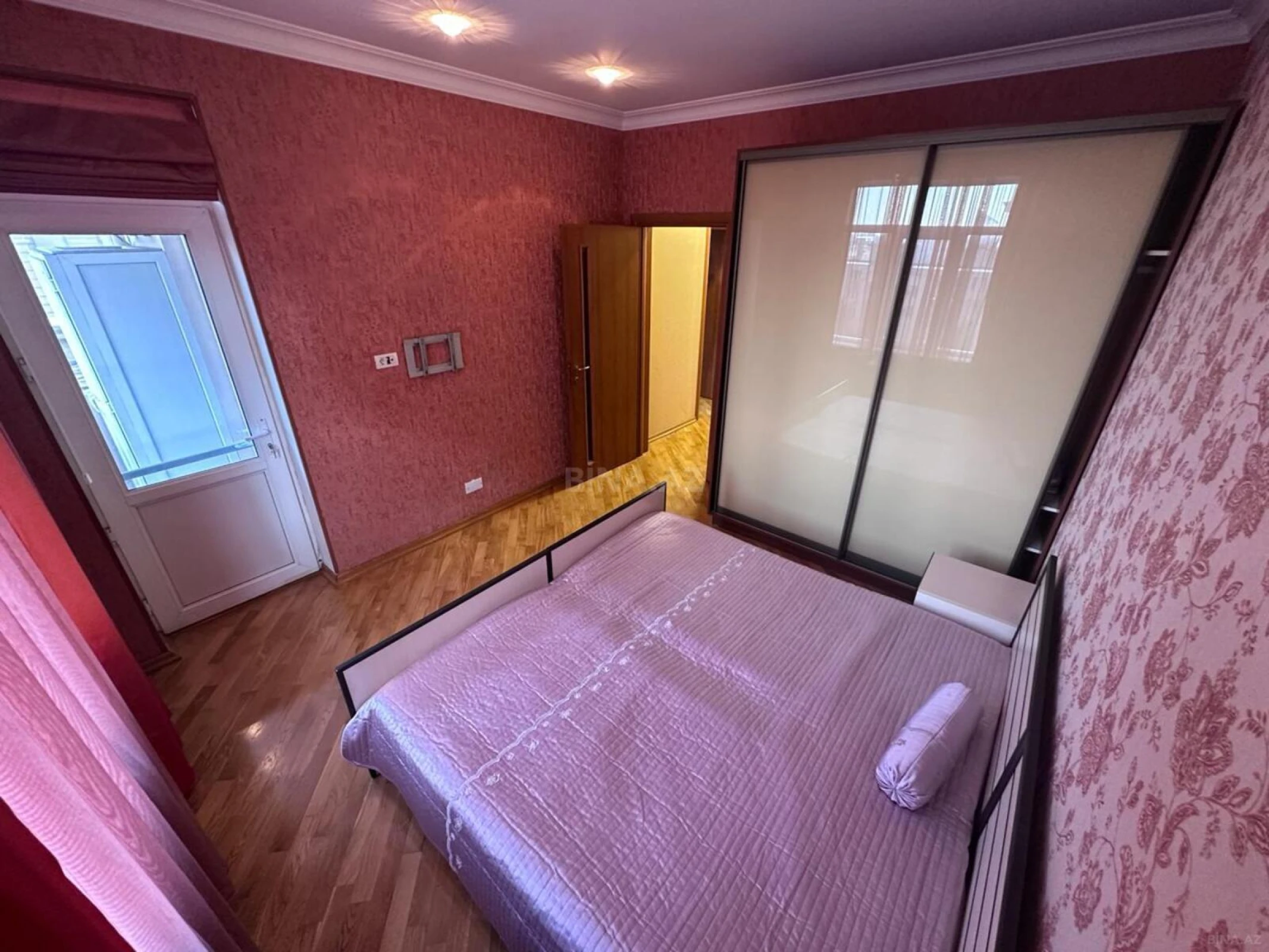 Kirayə verilir 3 otaqlı mənzil 130 m²