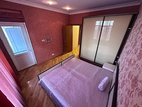 Kirayə verilir 3 otaqlı mənzil 130 m²