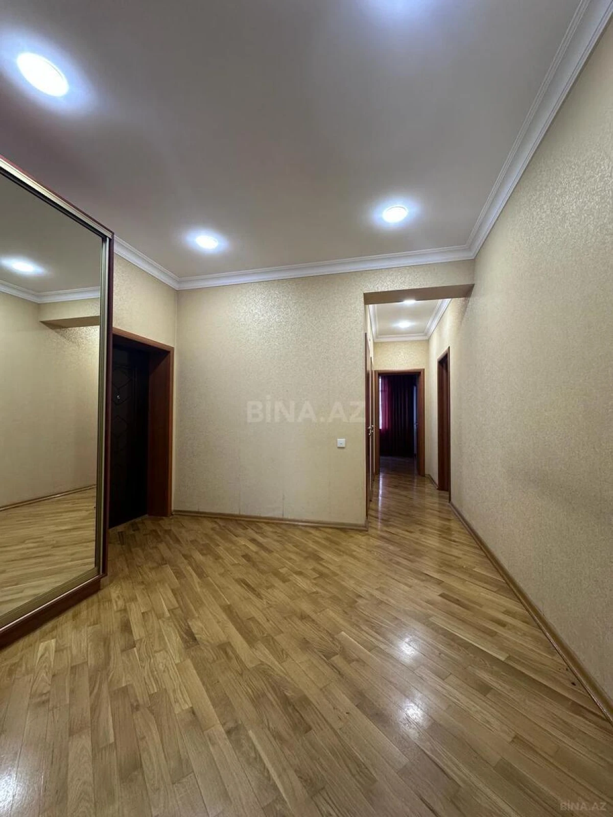 Kirayə verilir 3 otaqlı mənzil 130 m²