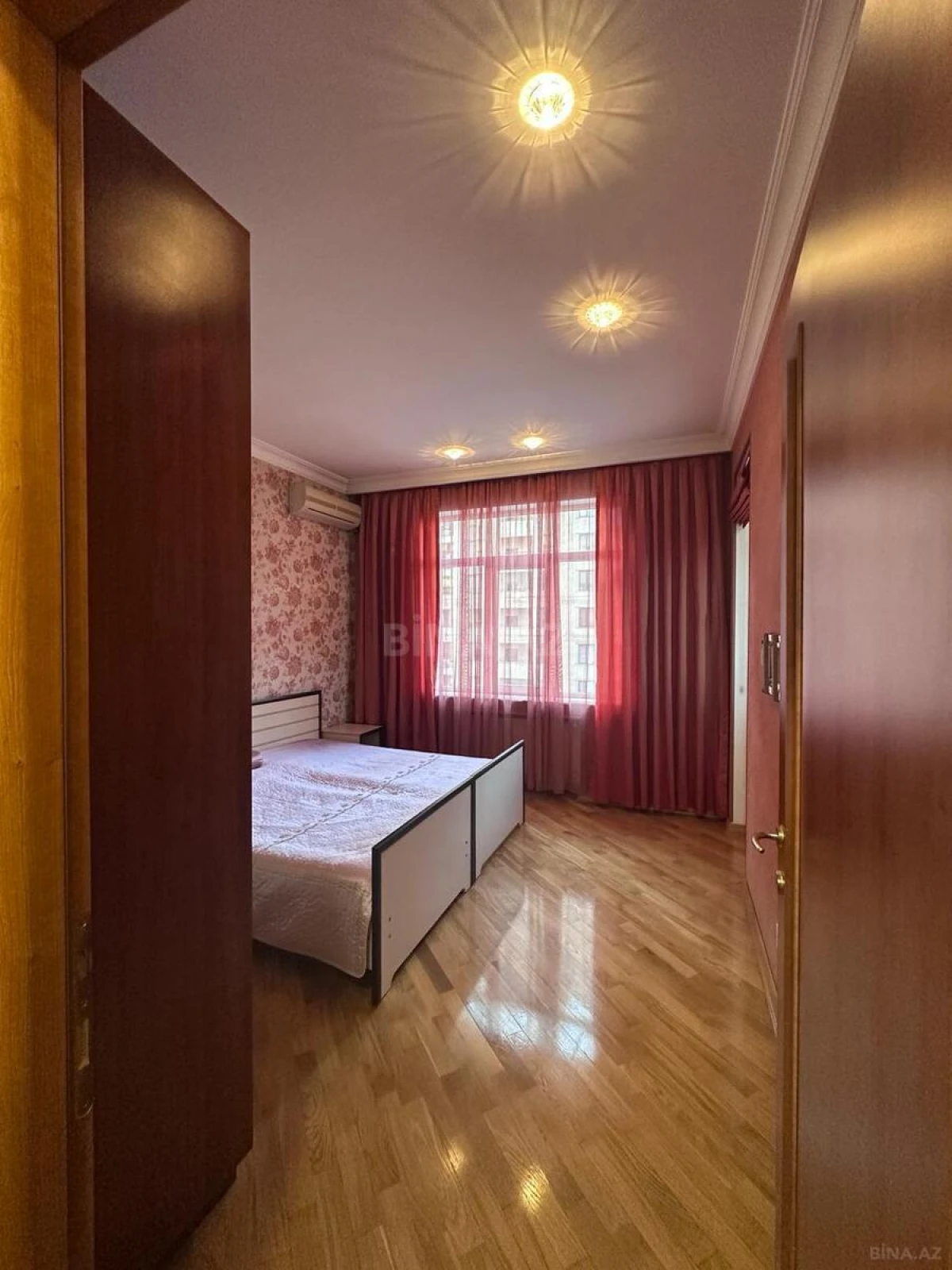 Kirayə verilir 3 otaqlı mənzil 130 m²