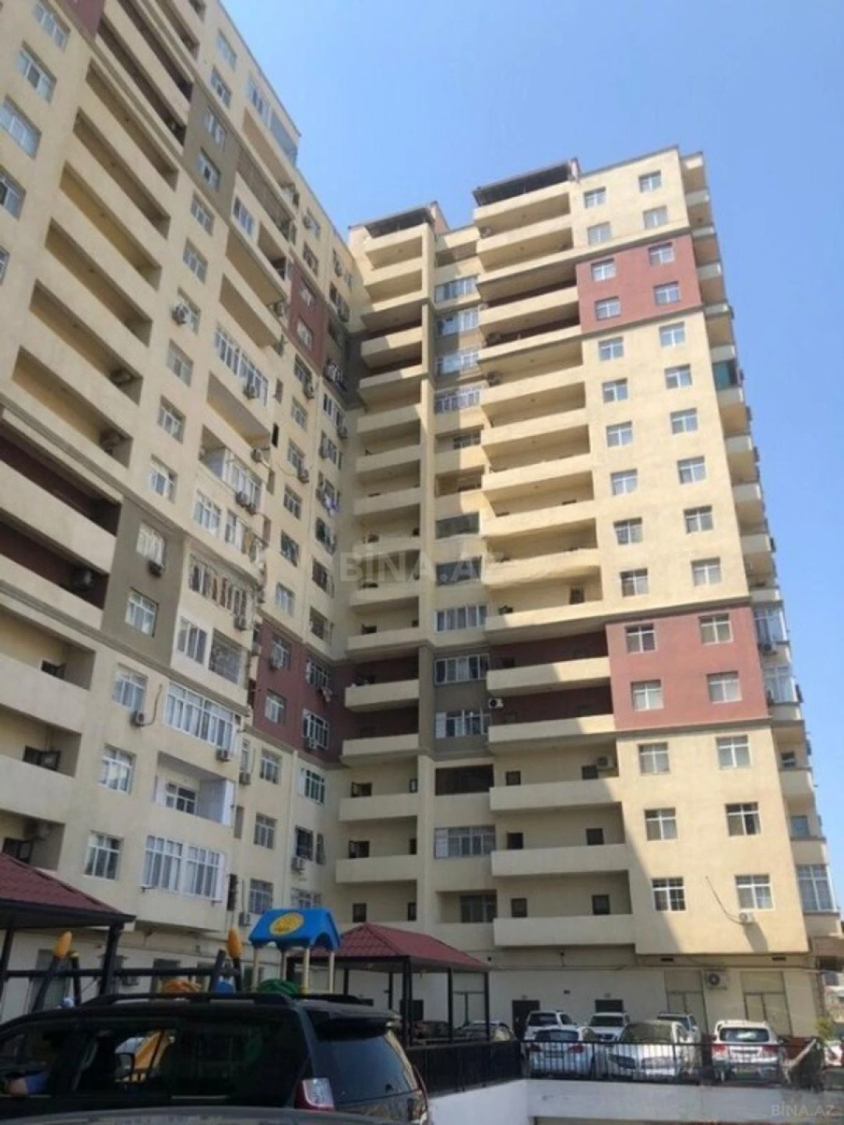 Satılır 4 otaqlı mənzil 160 m²