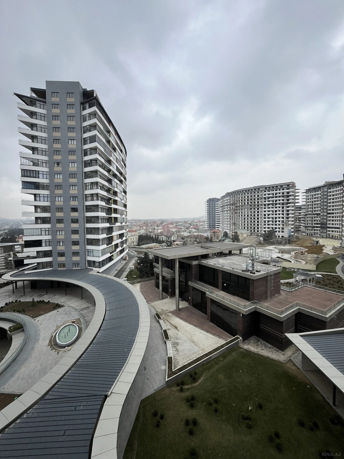 Satılır 3 otaqlı mənzil 112.4 m²