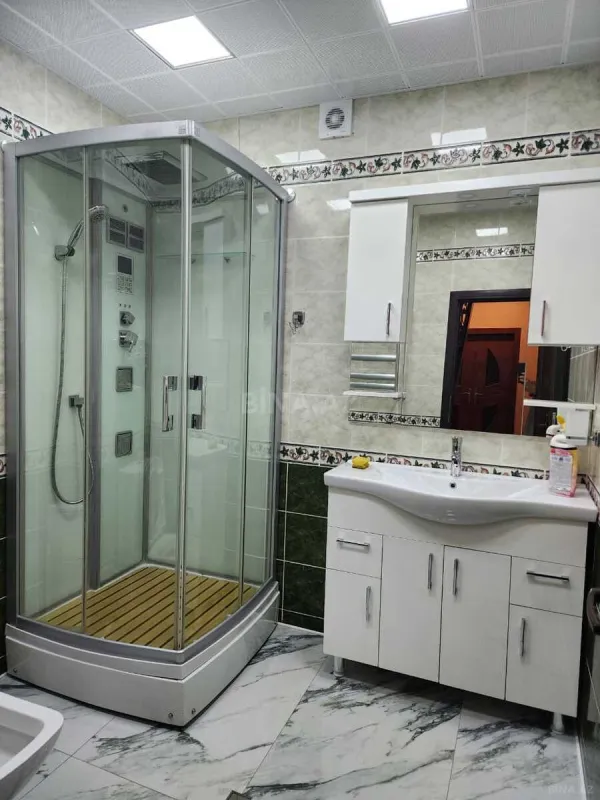 Satılır 5 otaqlı mənzil 200 m²