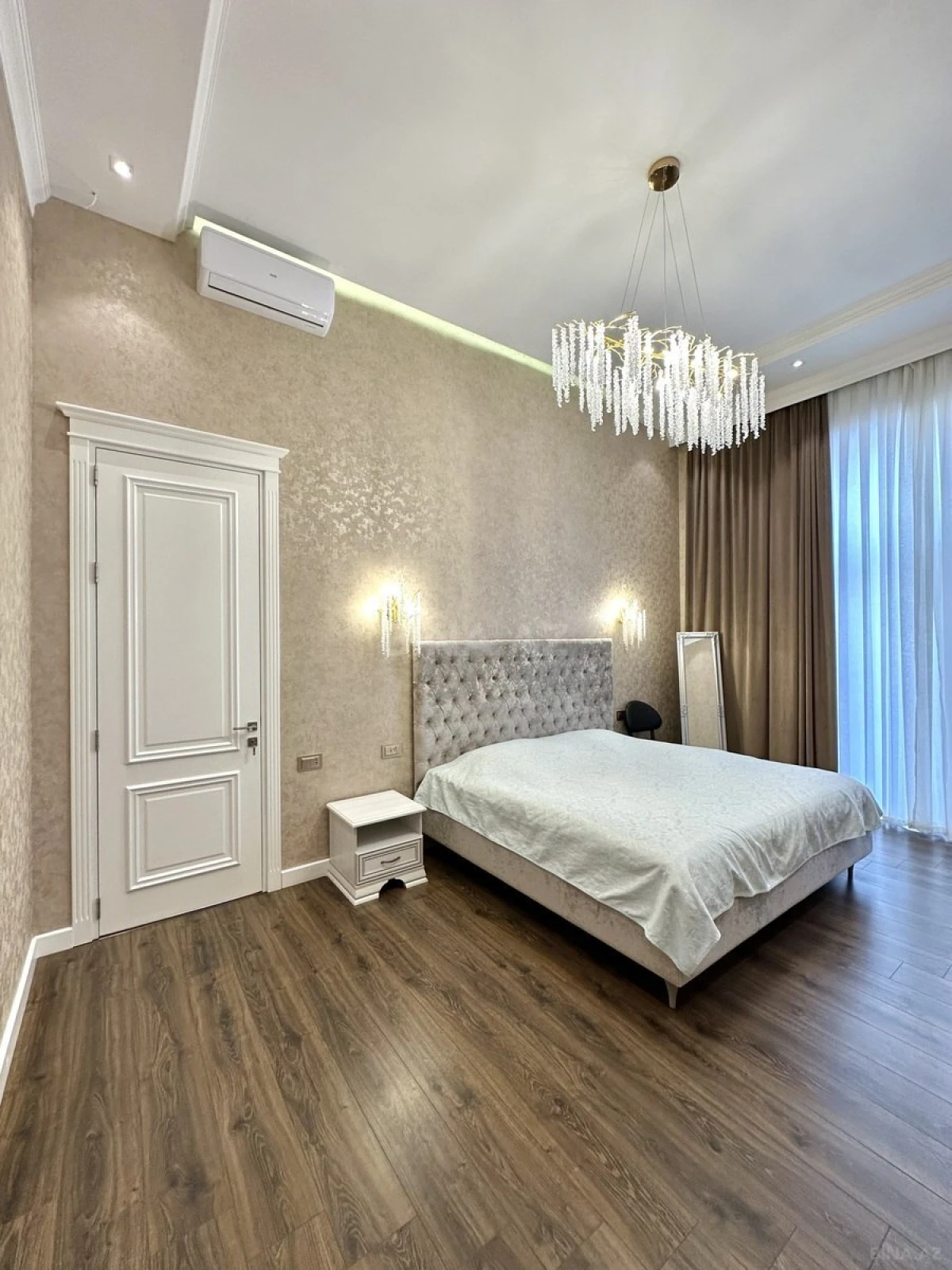 Satılır 5 otaqlı həyət evi 250 m²