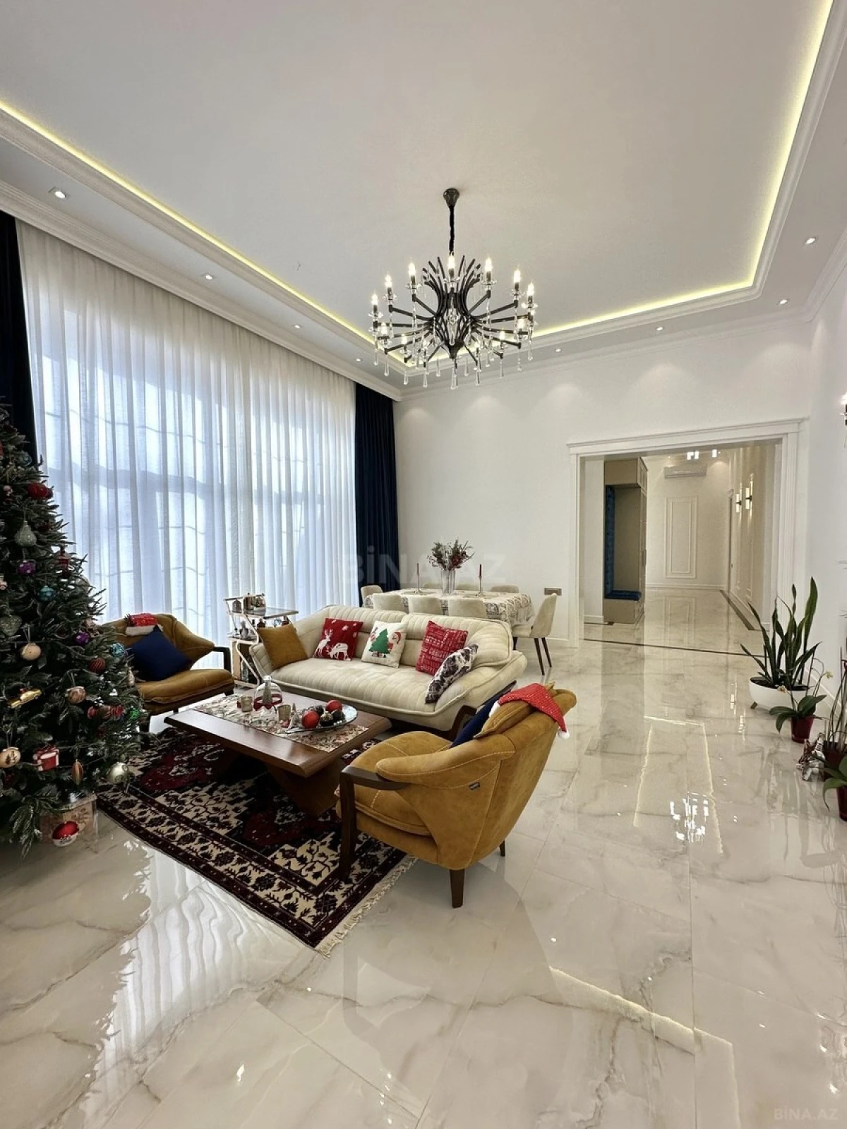 Satılır 5 otaqlı həyət evi 250 m²