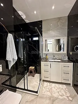 Satılır 5 otaqlı həyət evi 250 m²