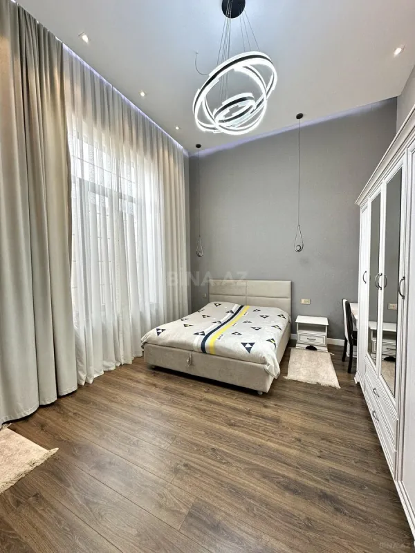 Satılır 5 otaqlı həyət evi 250 m²