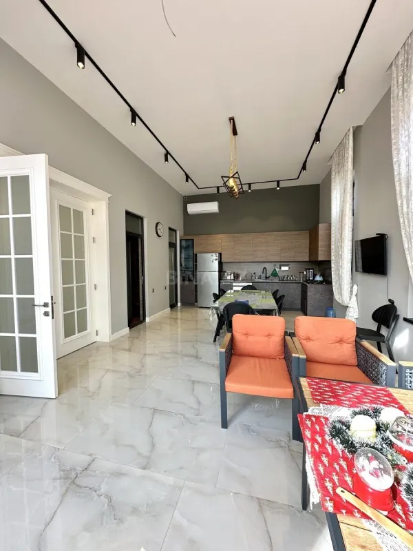 Satılır 5 otaqlı həyət evi 250 m²
