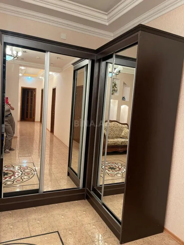Kirayə verilir 4 otaqlı mənzil 170 m²
