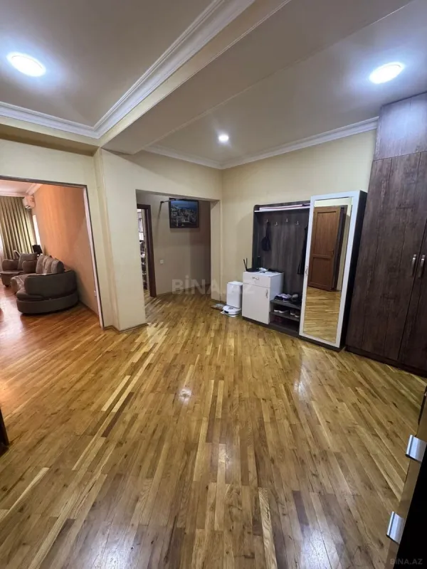 Satılır 3 otaqlı mənzil 102 m²