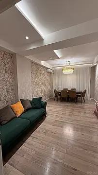 Satılır 2 otaqlı mənzil 77 m²