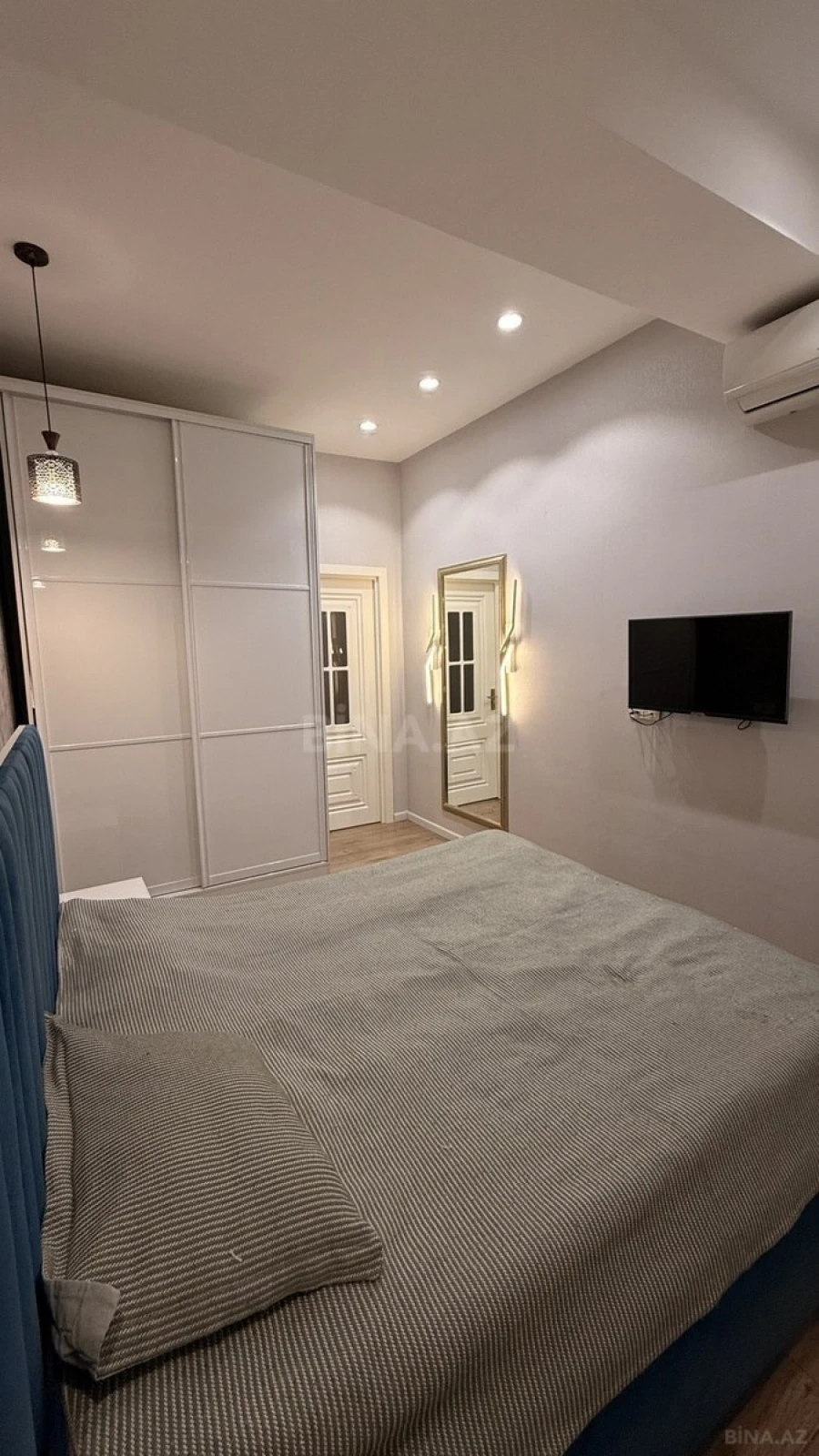 Satılır 2 otaqlı mənzil 77 m²