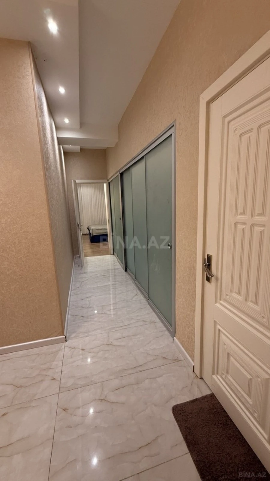 Satılır 2 otaqlı mənzil 77 m²