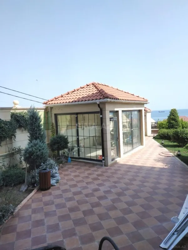 Kirayə verilir 8 otaqlı həyət evi 1000 m²