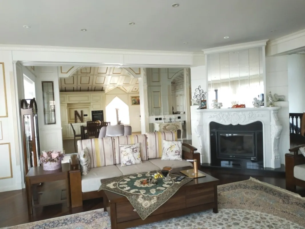 Kirayə verilir 8 otaqlı həyət evi 1000 m²