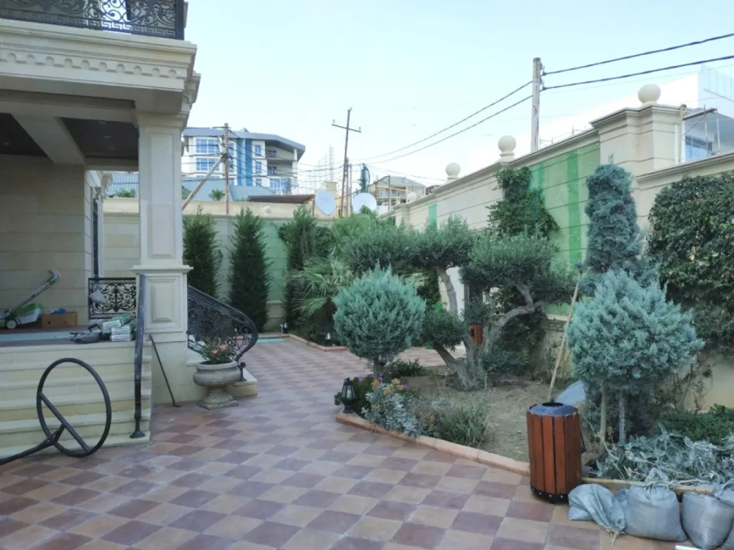 Kirayə verilir 8 otaqlı həyət evi 1000 m²