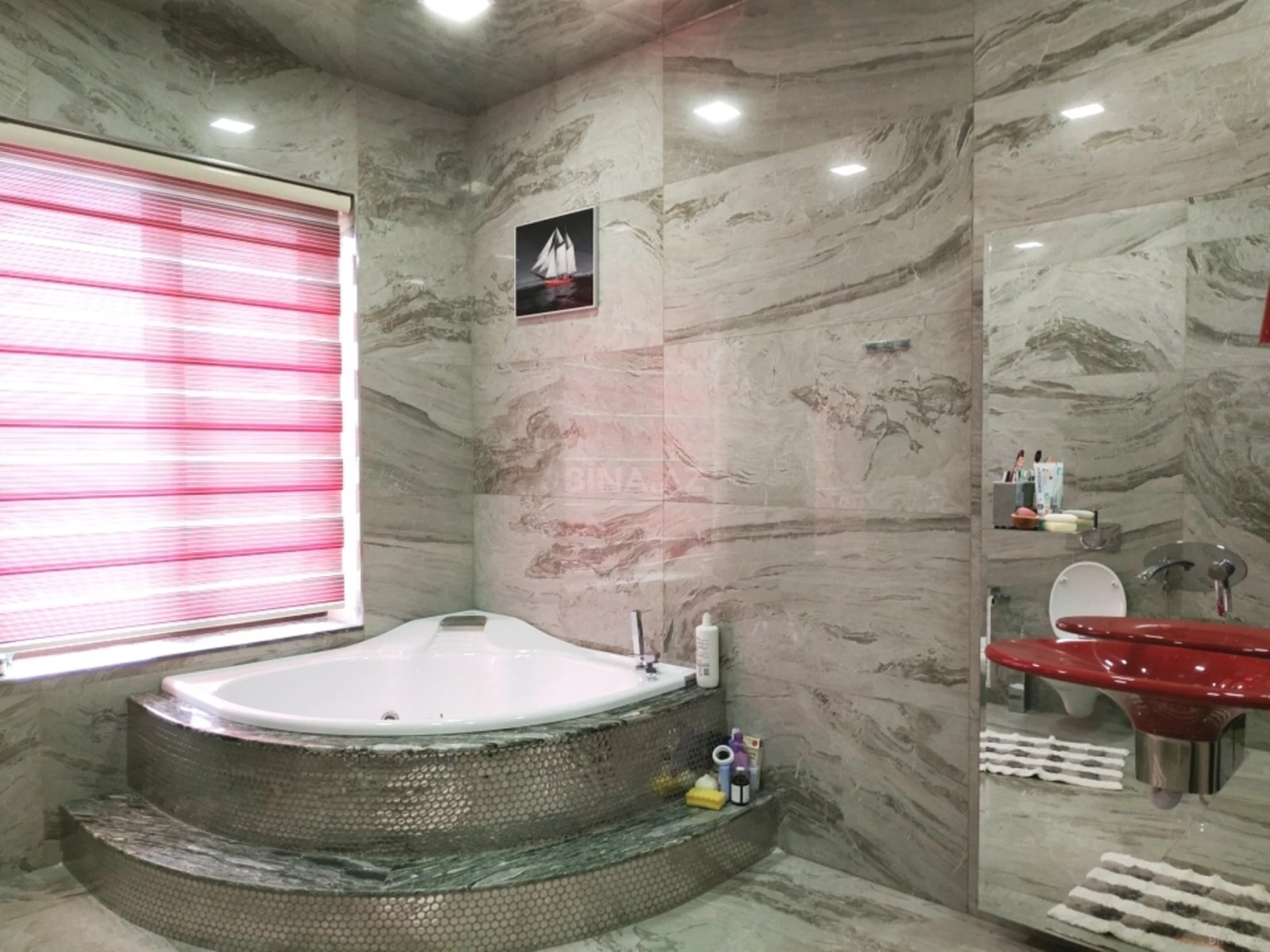 Kirayə verilir 8 otaqlı həyət evi 1000 m²