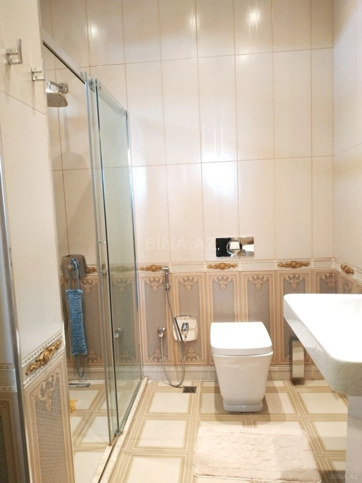 Kirayə verilir 8 otaqlı həyət evi 1000 m²